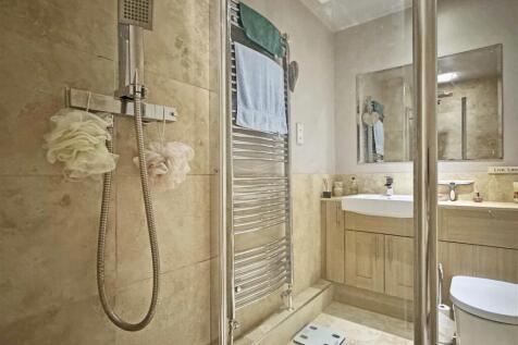 En-Suite 2b.jpg