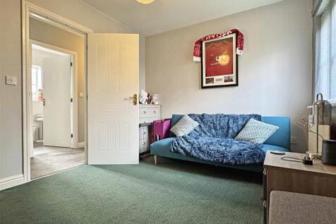 Bedroom 4b.jpg