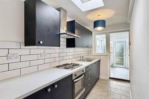 Kitchen b.jpg