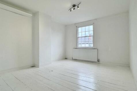Bedroom 1.jpg