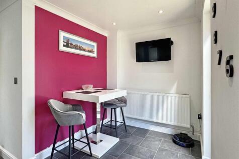 Breakfast Area.jpg