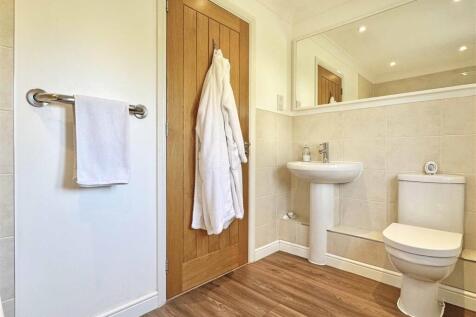 Family Bathroom.jpg