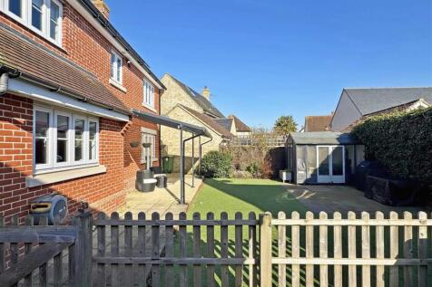 Rear Garden b.jpg