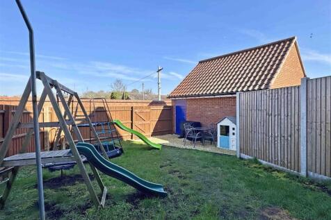 Rear Garden b.jpg