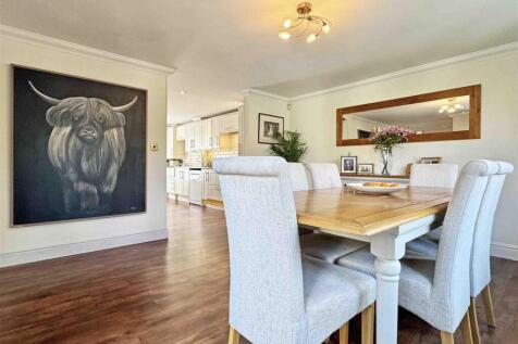Dining Room b.jpg