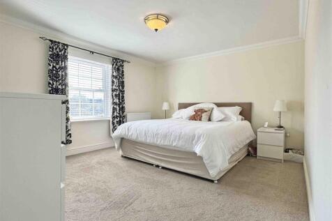 Master Bedroom.jpg