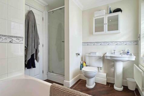 En-Suite To Master b.jpg