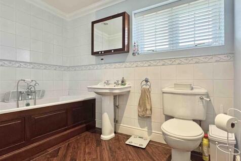 Family Bathroom.jpg