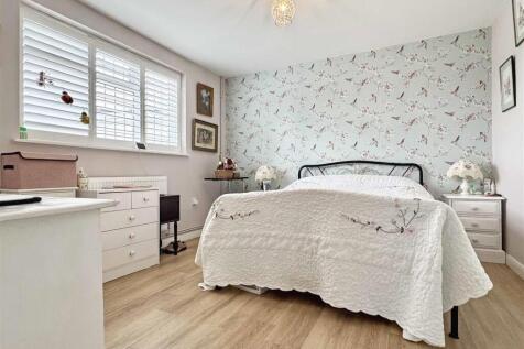 Master Bedroom b.jpg
