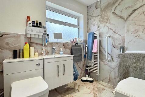 Shower Room.jpg