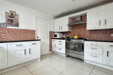 Kitchen e.jpg