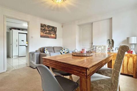 Dining Room b.jpg
