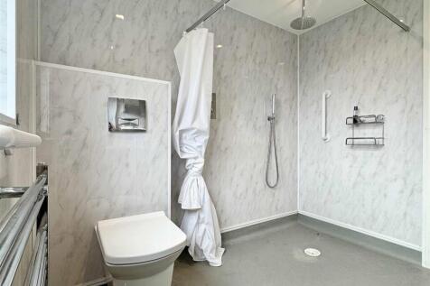 Wet Room b.jpg