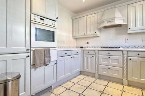 Kitchen b.jpg