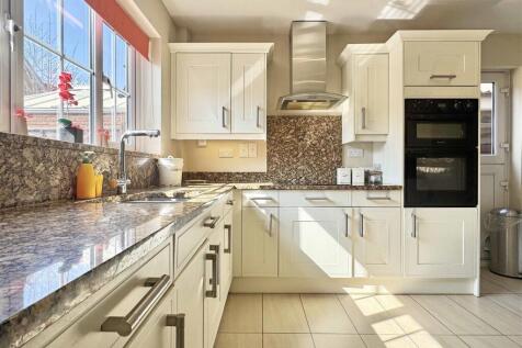 Kitchen e.jpg