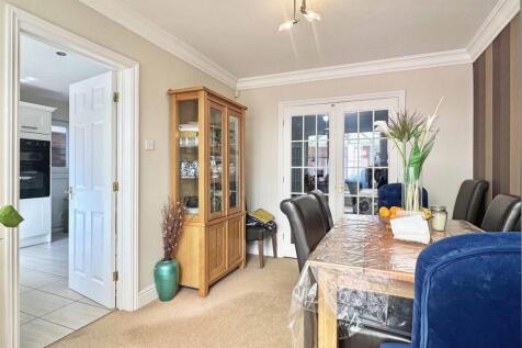 Dining Room b.jpg