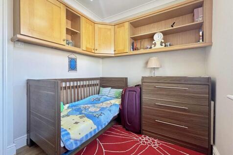 Bedroom 4b.jpg