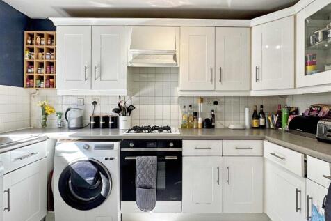 Kitchen b.jpg
