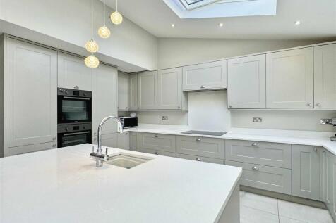 Kitchen c.jpg