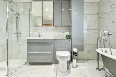 Bathroom b.jpg