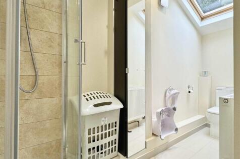 Shower Room b.jpg