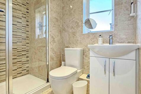 En-Suite 2.jpg