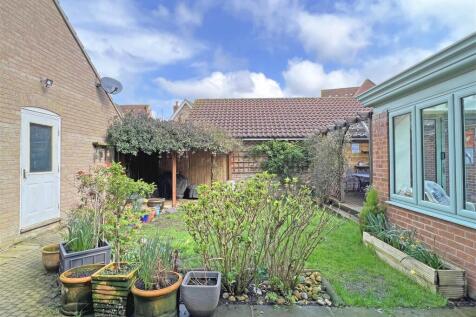 Rear Garden b.jpg