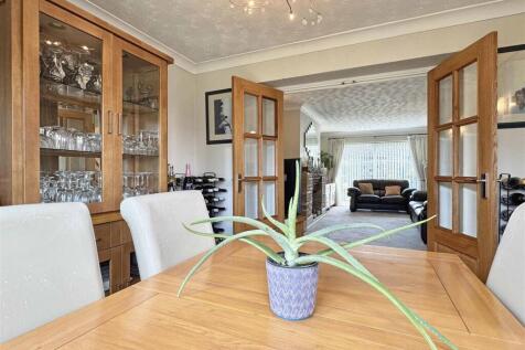 Dining Room b.jpg