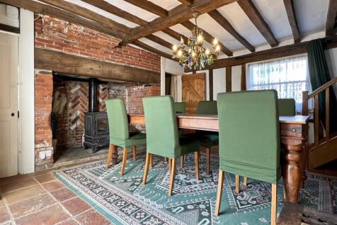 Dining Room b.jpg
