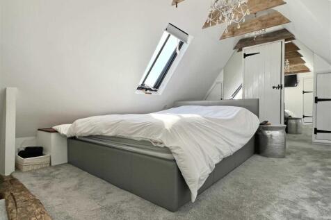 Bed 1b.jpg