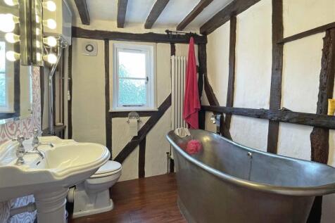 Bathroom 1.jpg