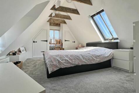 Bed 2.jpg