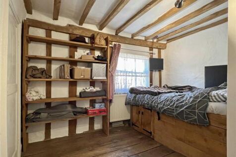 Bed 5.jpg