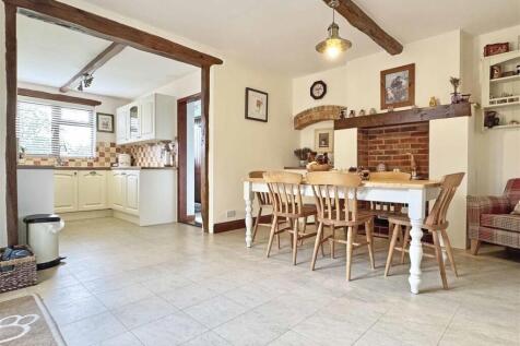 Dining Area.jpg