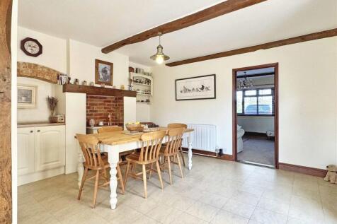 Dining Area b.jpg