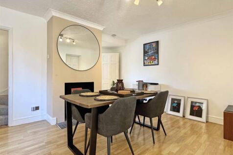 Dining Room b.jpg