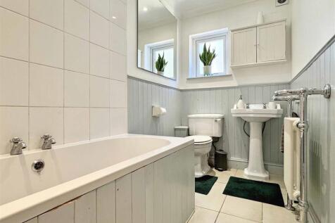 Bathroom.jpg