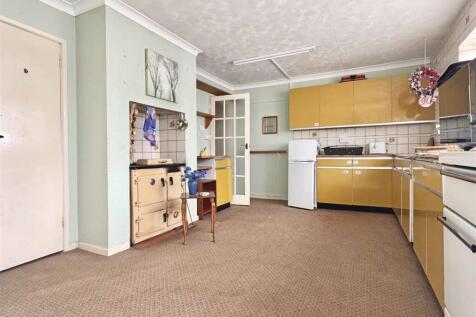 Kitchen b.jpg