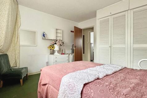 Master Bedroom b.jpg