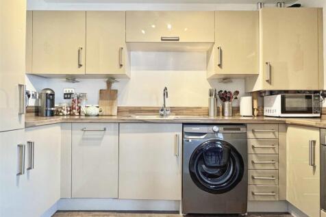 Kitchen b.jpg