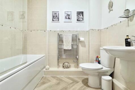 Bathroom c.jpg