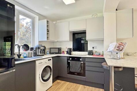 Kitchen b.jpg