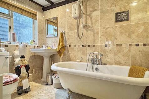 Bathroom.jpg