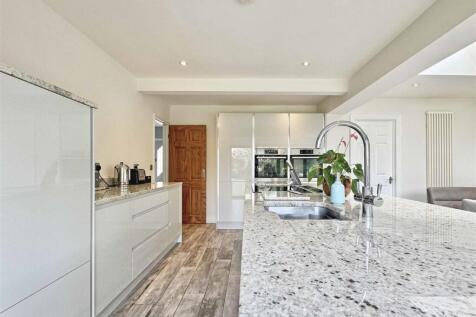 Kitchen b.jpg