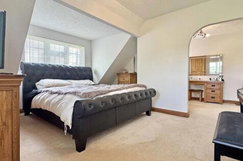 Master Bedroom b.jpg