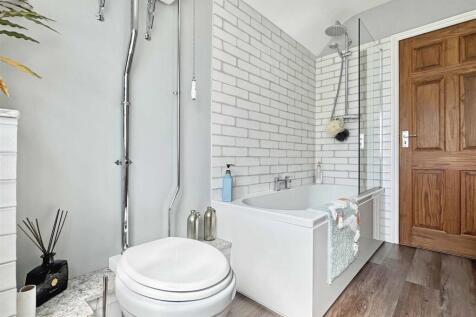 Bathroom c.jpg