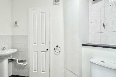 Shower Room b.jpg