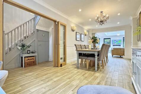 Dining Room e.jpg