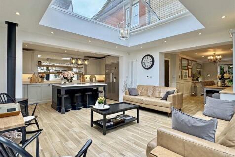 Kitchen Family Room.jpg
