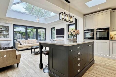 Kitchen b.jpg
